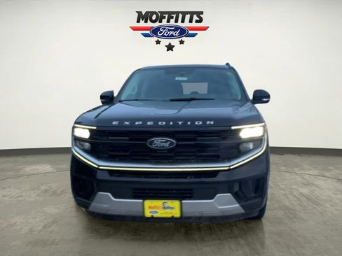 New 2025 Ford Expedition Max Platinum w/ Driver's Package image 8