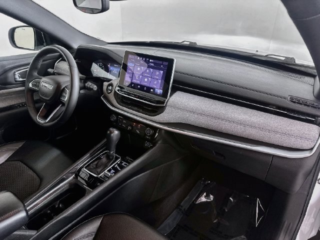 Used 2024 Jeep Compass Latitude AWD/4WD image 29