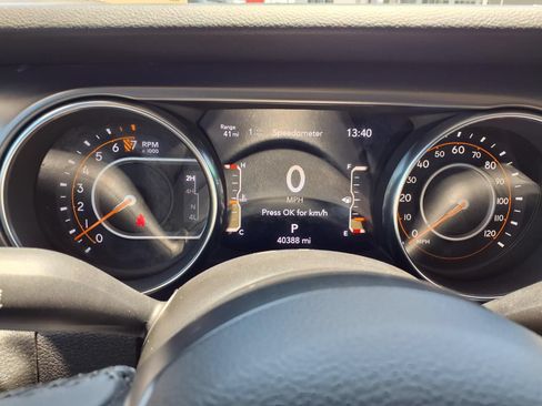 Used 2023 Jeep Gladiator Sport AWD/4WD image 22