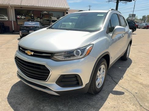 Used 2019 Chevrolet Trax LT w/ LT Convenience Package FWD image 1