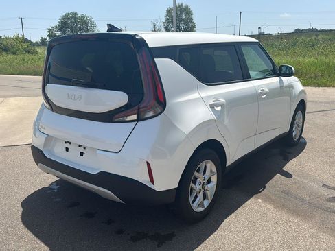 Used 2025 Kia Soul LX w/ LX Technology Package FWD image 5