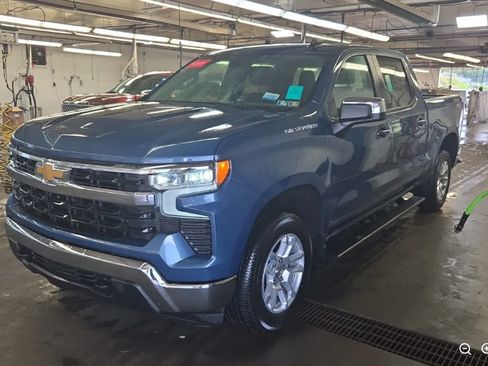 Used 2024 Chevrolet Silverado 1500 LT AWD/4WD image 3
