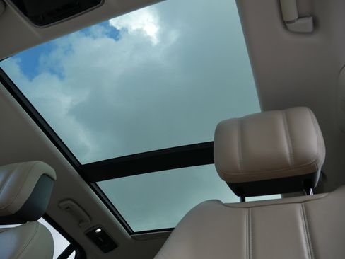 Used 2019 Land Rover Range Rover Supercharged image 5