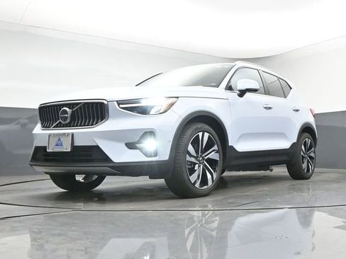 Used 2024 Volvo XC40 B5 Plus w/ Protection Package Premier AWD/4WD image 17