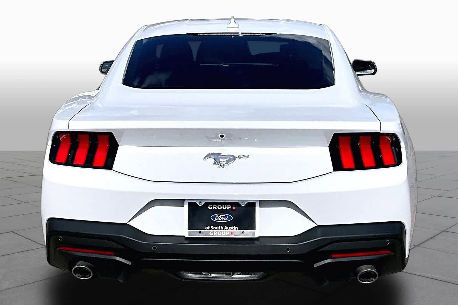Used 2025 Ford Mustang Coupe RWD image 5