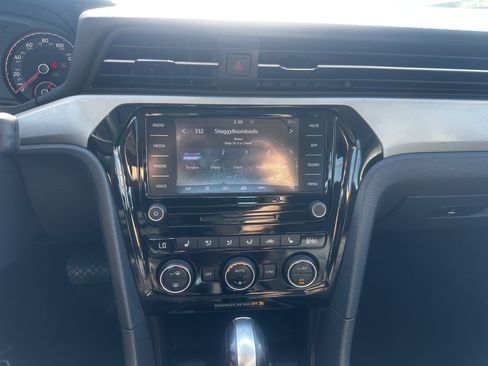 Used 2021 Volkswagen Passat 2.0T SE image 19