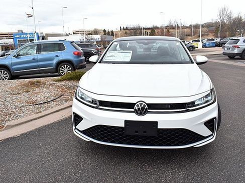 New 2026 Volkswagen Jetta SE image 2