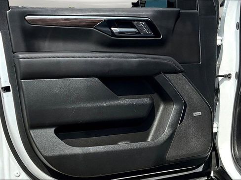 Used 2025 Chevrolet Suburban LT w/ Comfort Package image 19