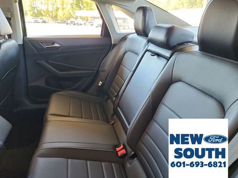 Used 2024 Volkswagen Jetta SE image 28