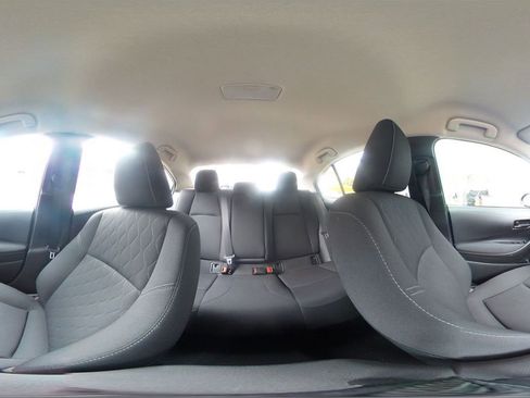 Used 2025 Toyota Corolla LE image 41