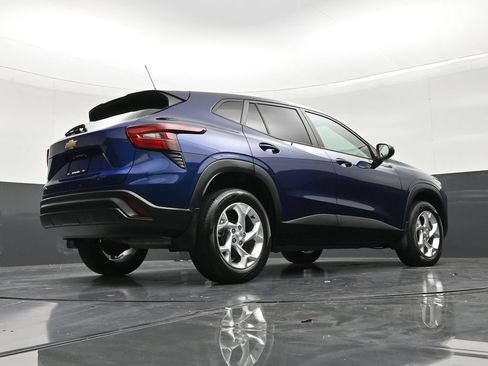 Used 2024 Chevrolet Trax LS w/ LS Convenience Package FWD image 24