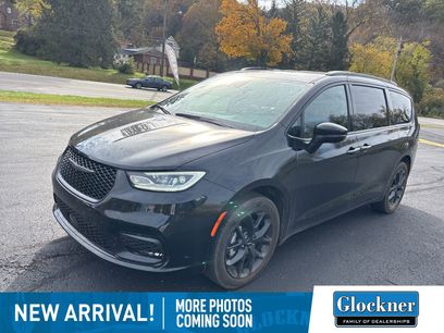 Used 2023 Chrysler Pacifica Touring-L w/ S Appearance Package
