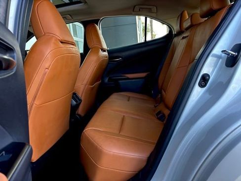 Used 2022 Lexus UX 200 w/ Premium Package image 23