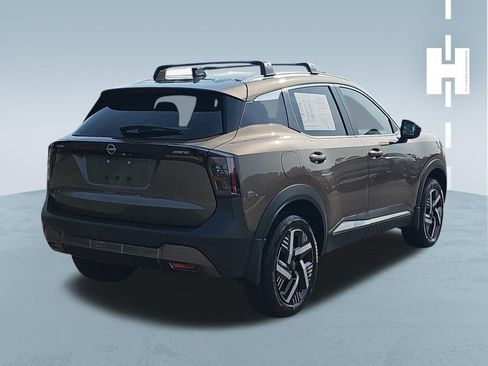 Used 2026 Nissan Kicks SV w/ SV Premium Package FWD image 4