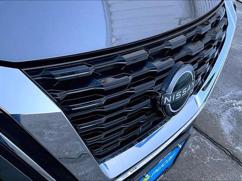 Used 2023 Nissan Rogue SV image 32