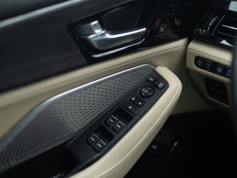 Used 2023 Acura MDX SH-AWD w/ Advance Package image 16