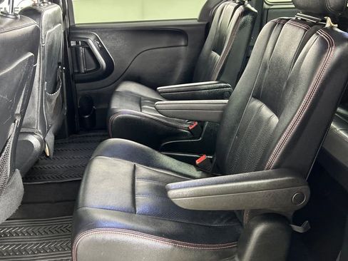 Used 2016 Dodge Grand Caravan R/T FWD image 16