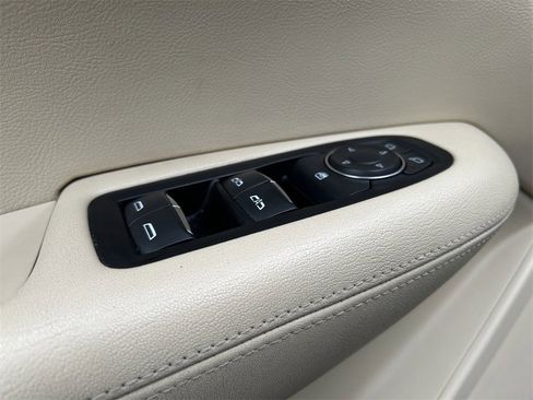 Used 2019 Cadillac XT5 Base image 19