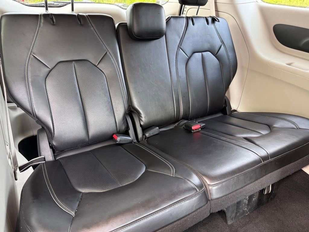 Used 2024 Chrysler Pacifica Limited FWD image 21