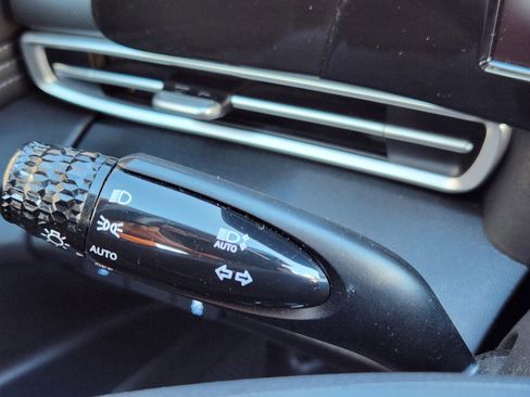 Certified 2022 Hyundai Elantra SEL w/ Convenience Package image 18