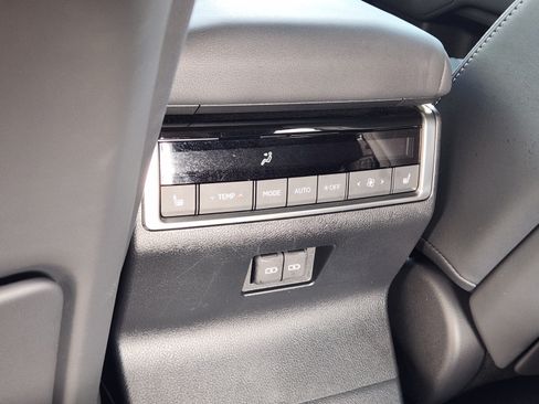 Used 2026 Lexus GX 550 w/ Accessory Package (2T) AWD/4WD image 25