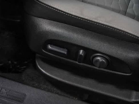 Used 2019 Chevrolet Equinox LS image 23