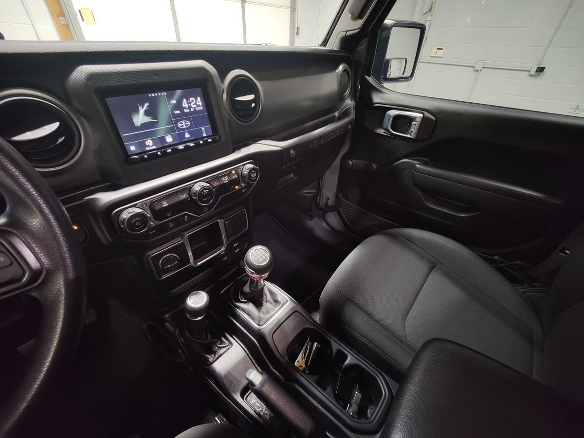 Used 2022 Jeep Wrangler Sport AWD/4WD image 36