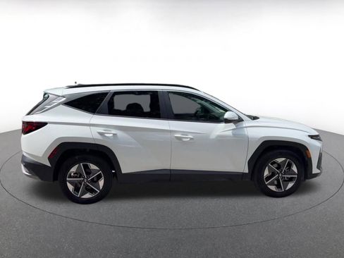 Used 2025 Hyundai Tucson SEL FWD image 16