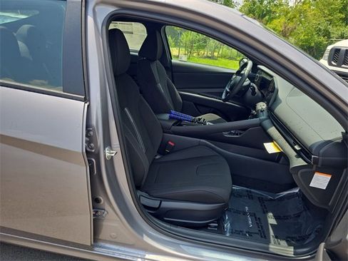 New 2025 Hyundai Elantra SEL image 24