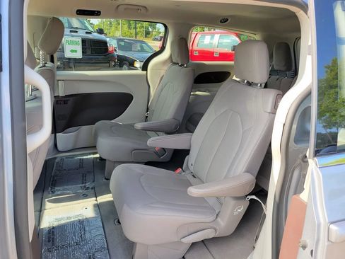 Used 2021 Chrysler Voyager LX image 29