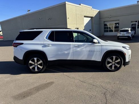Used 2023 Chevrolet Traverse LT w/ LT Premium Package image 2