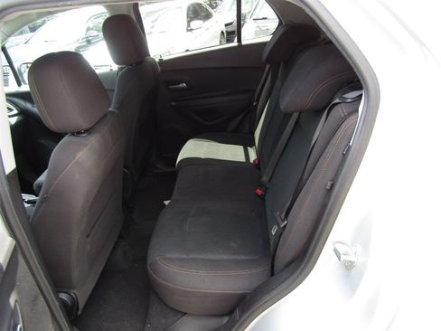Used 2020 Chevrolet Trax LS w/ Tint and Cruise Package FWD image 16