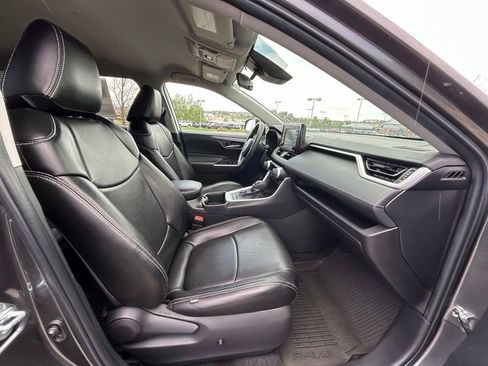 Used 2022 Toyota RAV4 XLE AWD/4WD image 32