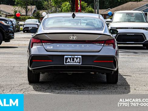 Used 2025 Hyundai Elantra Sport FWD image 12