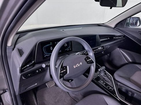 Used 2023 Kia Niro LX FWD image 9