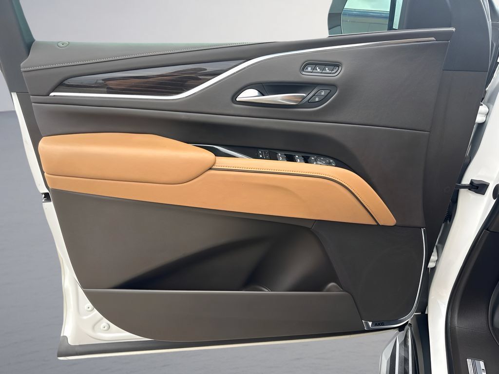 Used 2022 Cadillac Escalade Premium Luxury RWD image 31
