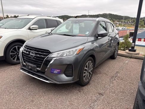 Used 2022 Nissan Kicks SV FWD image 2