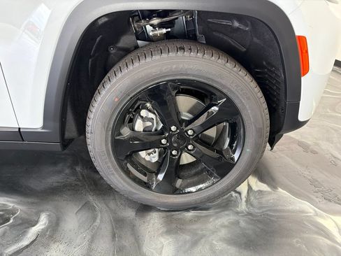 New 2026 Jeep Grand Cherokee L Limited w/ Limited Altitude Package AWD/4WD image 27