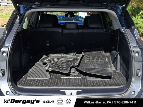 Used 2020 Toyota Highlander XLE image 31