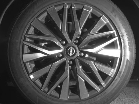Used 2025 Nissan Altima 2.5 SV FWD image 12