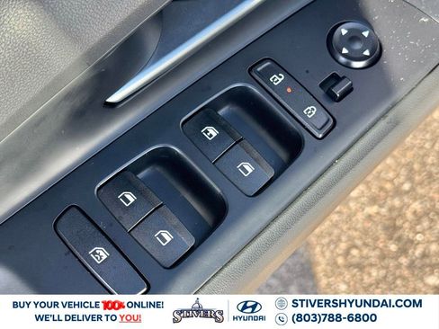 Certified 2025 Hyundai Elantra SE image 25