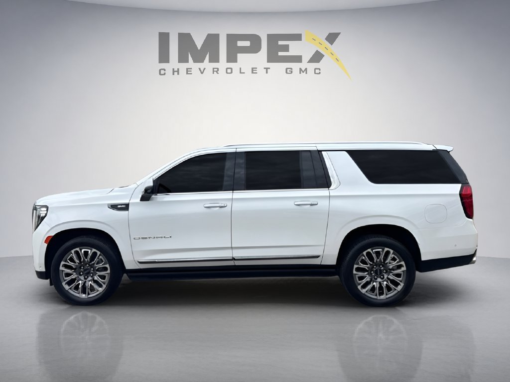 Used 2023 GMC Yukon XL Denali Ultimate AWD/4WD image 2