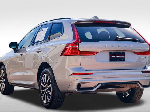 Used 2025 Volvo XC60 B5 Core AWD/4WD image 5