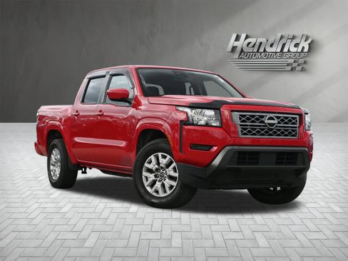 Used 2022 Nissan Frontier SV image 2
