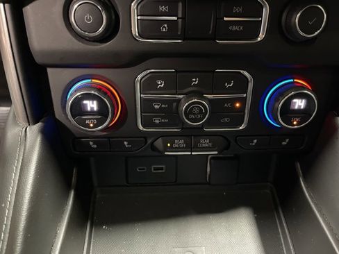 Used 2023 Chevrolet Suburban LT image 33