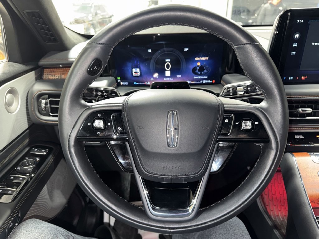 Used 2025 Lincoln Aviator Black Label w/ Black Label Special Edition AWD/4WD image 11
