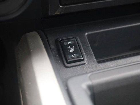 Used 2024 Nissan Titan SV w/ SV Convenience Package AWD/4WD image 19