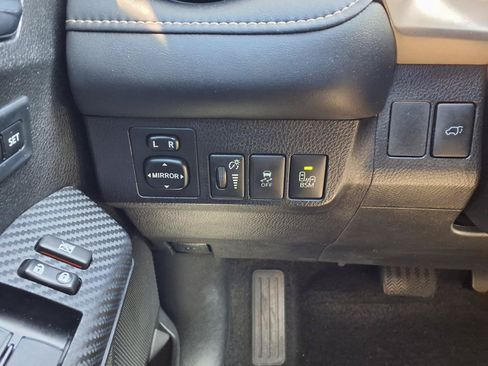 Used 2015 Toyota RAV4 Limited w/ Technology Package FWD image 10