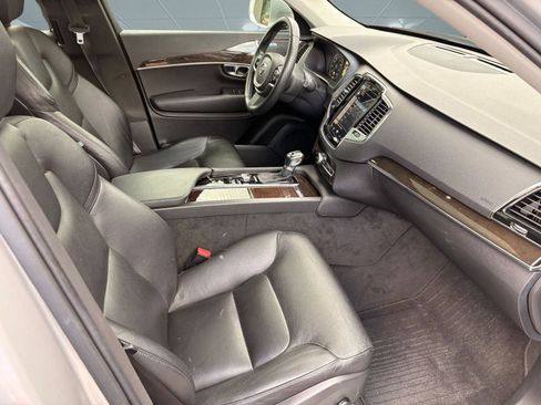 Used 2018 Volvo XC90 T6 Momentum w/ Convenience Package image 27