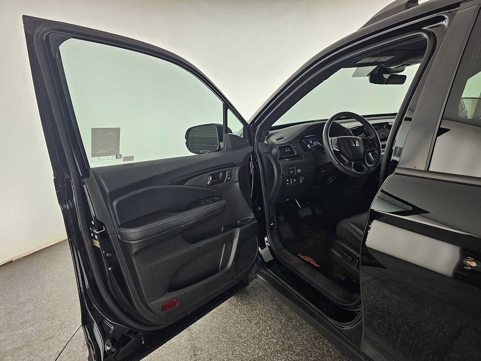 Used 2025 Honda Passport TrailSport image 19